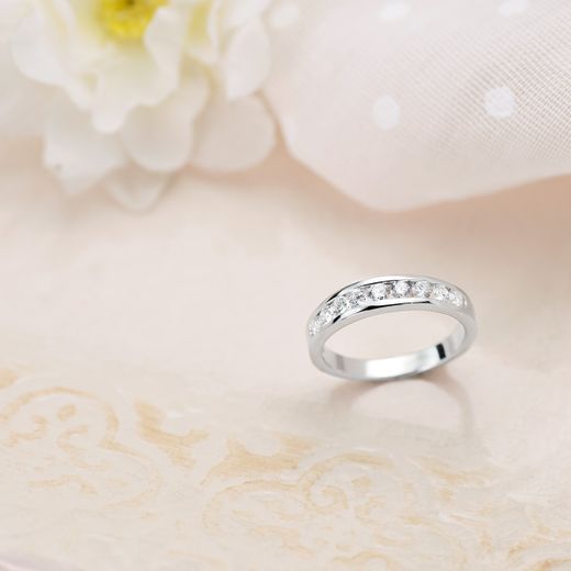 18K Alianza 9 Diamantes Oro Blanco 0.50 Qts. Pureza Vs2 Color G Talla Brillante