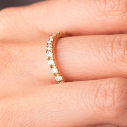 18K Alianza Oro Amarillo Circonitas Blancas Garras. Ancho Cuerpo: 2,5 Mm