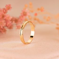 18K Alianza Oro Amarillo Tallada Y Bordes Estriados. Ancho: 3 Mm