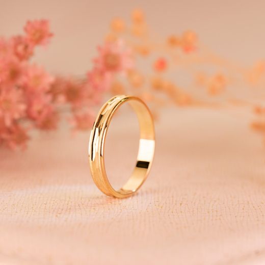 18K Alianza Oro Amarillo Tallada Y Bordes Estriados. Ancho: 3 Mm