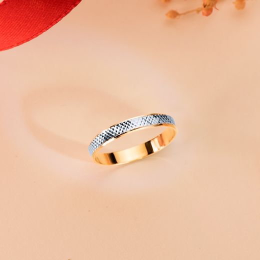 18K Alianza Oro Bicolor Tallada Y Bordes En Brillo. Ancho: 3 Mm. Talla: 10