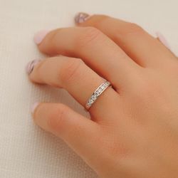 18K Alianza Oro Blanco Carril Circonitas. Ancho: 3.5Mm.