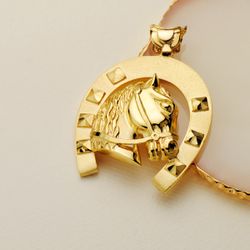 18K Colgante Oro Amarillo Herradura Con Caballo 50X44 Mm