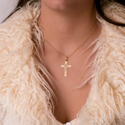 18K Cruz Oro Amarillo Sin Cristo Tallada Y Matizada 35X22 Mm