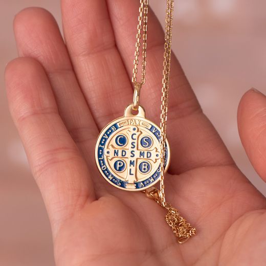 18K Escapulario Oro Amarillo San Benito Monje Matizado Esmalte Azul. Ancho: 20 Mm