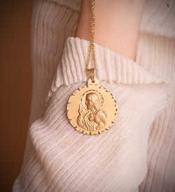 18K Escapulario Oro Amarillo Tallado Virgen Del Carmen Y Corazon De Jesus 42 Mm