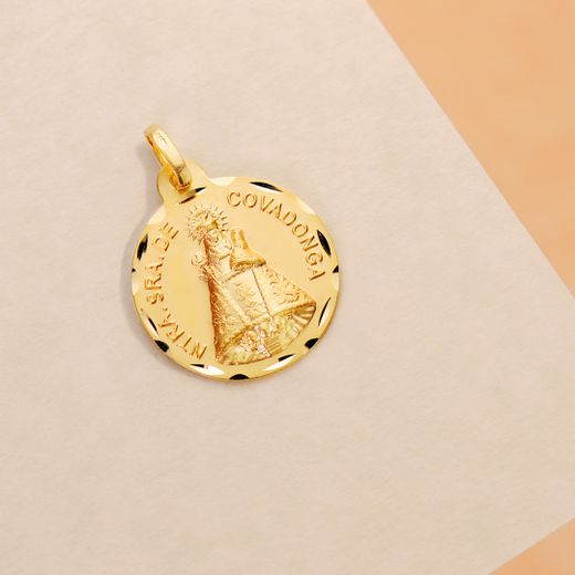18K Medalla Oro Amarillo De La Virgen De Covadonga Tallada 18 Mm