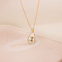 18K Medalla Oro Amarillo Oro Bicolor Virgen Niña Calada Bordes Tallados 19X12 Mm