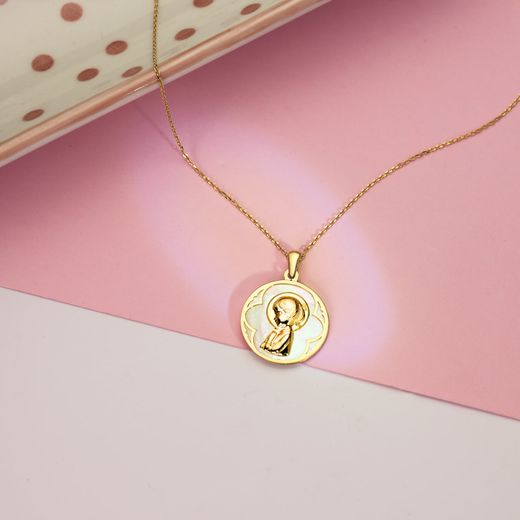 18K Medalla Oro Amarillo Redonda Con Nacar Blanco Y Virgen Niña. 18 Mm