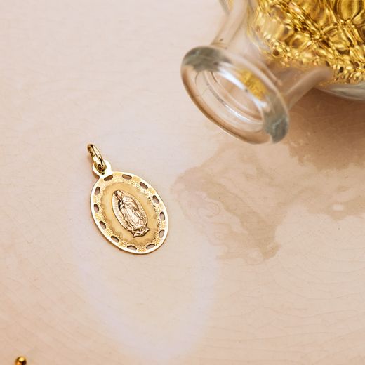 18K Medalla Oro Amarillo Virgen De Guadalupe Cerco Calado 23X14 Mm