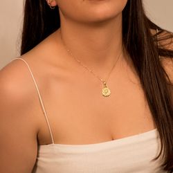 18K Medalla Oro Amarillo Virgen De La Macarena Silueta 24 X 19 Mm