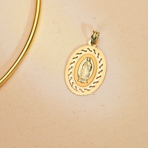 18K Medalla Oro Amarillo Virgen Guadalupe Cerco Calado Y Tallado. 34 X 22 Mm