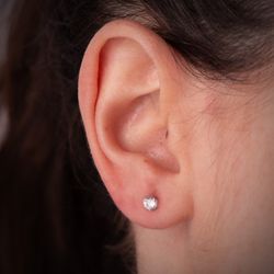 18K Pendientes Oro Amarillo 4 Garras Con Circonita. Ancho: 4 Mm Cierre Tuerca