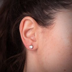 18K Pendientes Oro Amarillo 4 Garras Con Circonita. Ancho: 6 Mm Cierre Tuerca