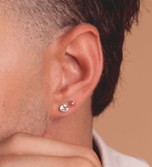 18K Pendientes Oro Amarillo 6 Garras Con Circonita. Ancho: 6 Mm Cierre Presion