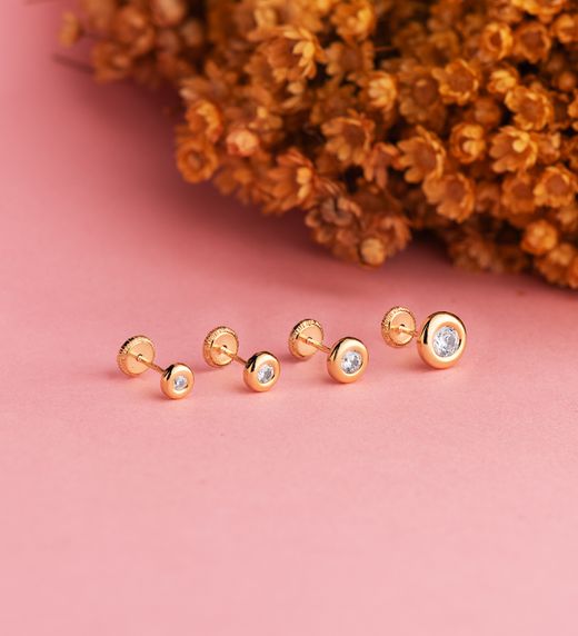 18K Pendientes Oro Amarillo Chaton Con Circonita. Medida: 4Mm. Cierre Tuerca