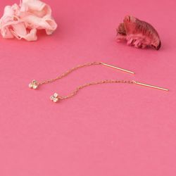 18K Pendientes Oro Amarillo Con Tres Circonita 3X3Mm Y Cadena. Largo: 56Mm Cierre Presion