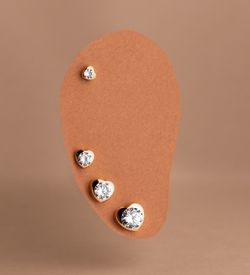 18K Pendientes Oro Amarillo Corazon Con Circonita. Medida: 6 X 6 Mm Cierre Presion