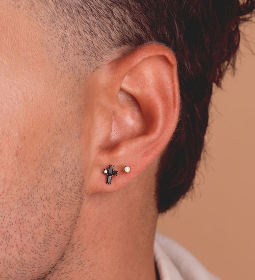 18K Pendientes Oro Amarillo Cruz Con Circonitas Negras Baguette. 8,5 X 6,5 Mm. Cierre Presion