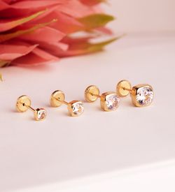 18K Pendientes Oro Amarillo Cuadrados Con Circonita. Medida: 4X4Mm. Cierre Tuerca