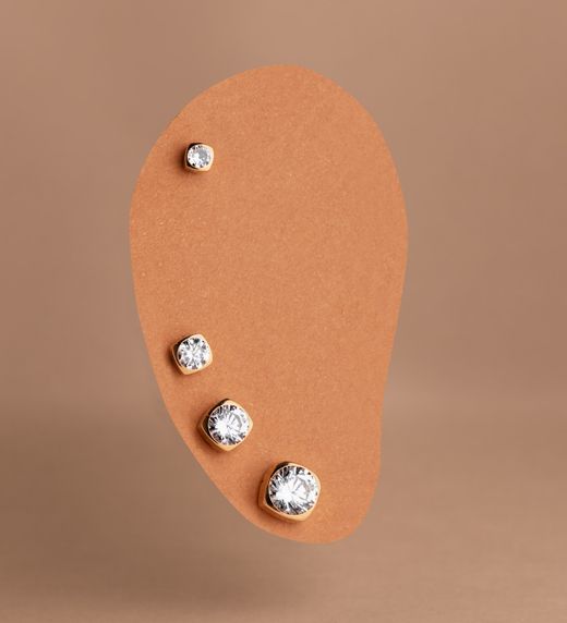 18K Pendientes Oro Amarillo Cuadrados Con Circonita. Medida: 4X4Mm. Cierre Tuerca