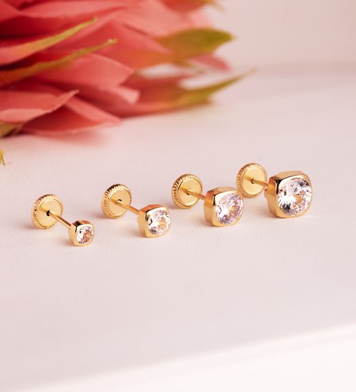 18K Pendientes Oro Amarillo Cuadrados Con Circonita. Medida: 6X6Mm. Cierre Tuerca