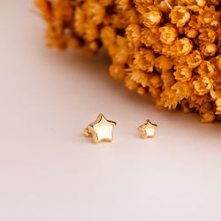 18K Pendientes Oro Amarillo Estrella Concavo En Brillo 5X5 Mm. Cierre Tuerca