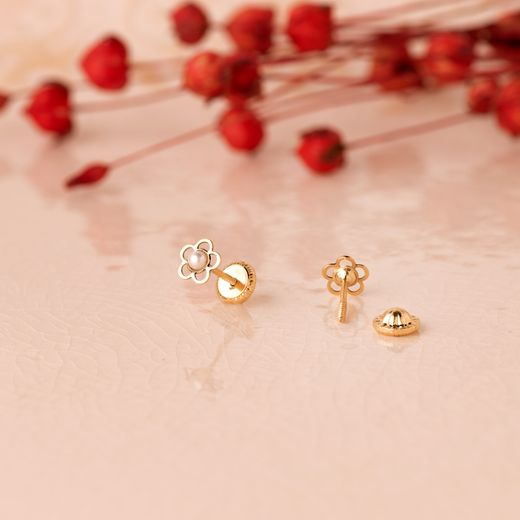 18K Pendientes Oro Amarillo Flor Calada Con Perla De 2 Mm. Ancho: 5X5 Mm. Cierre Tuerca