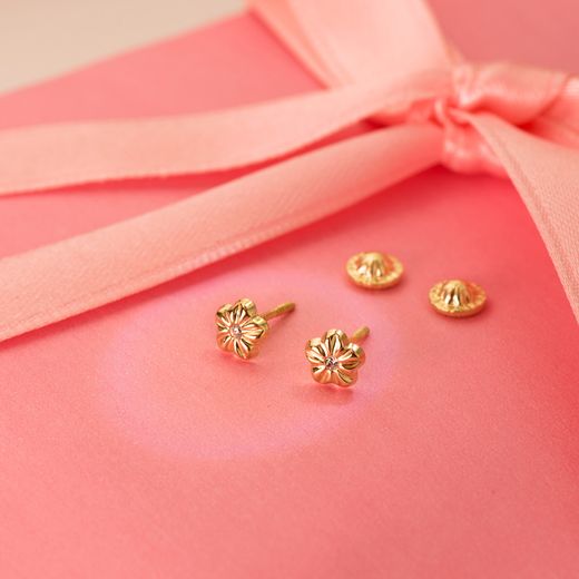18K Pendientes Oro Amarillo Flor Con Circonita 5 X 5 Mm Cierre Tuerca