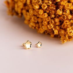 18K Pendientes Oro Amarillo Flor Concavo En Brillo 7,5X7,5 Mm. Cierre Presion