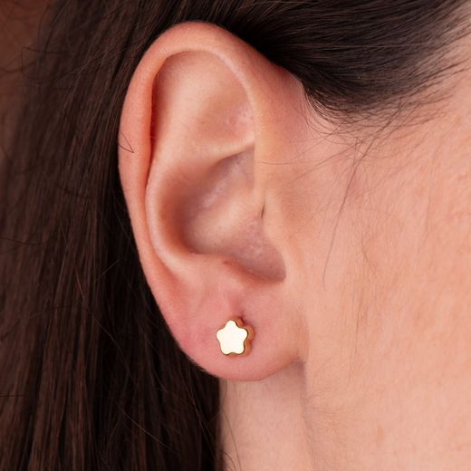 18K Pendientes Oro Amarillo Flor Lisa Brillo. 6 X 6 Mm. Cierre Tuerca