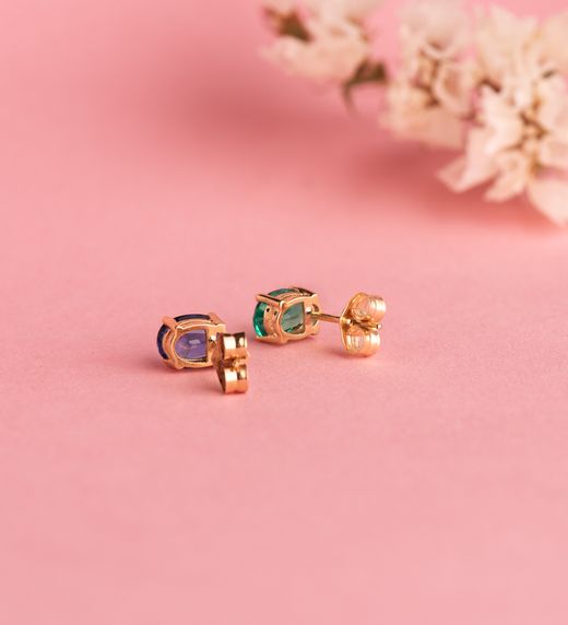18K Pendientes Oro Amarillo Garras Zafiro 7X5 Mm 1.58 Qts. Cierre Presion