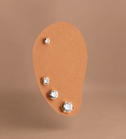 18K Pendientes Oro Amarillo Hexagono Con Circonita. Medida: 3,5 X 3 Mm. Cierre Tuerca