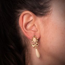 18K Pendientes Oro Amarillo Marfil Camafeo 42X13 Mm. Cierre Catalan