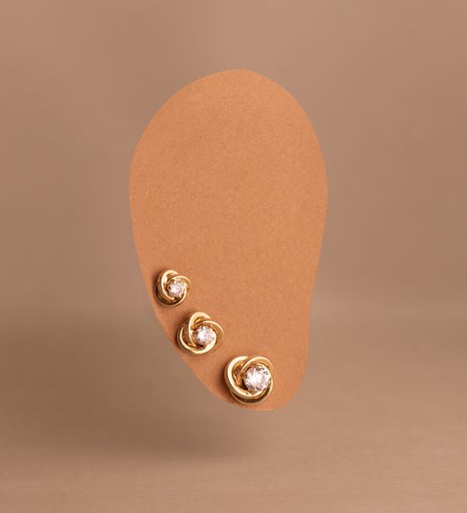 18K Pendientes Oro Amarillo Nudo Con Circonita. Medida: 6X6 Mm. Cierre Presion