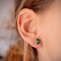 18K Pendientes Oro Amarillo Oval Piedra Verde 7 X 5 Mm. Cierre Presion