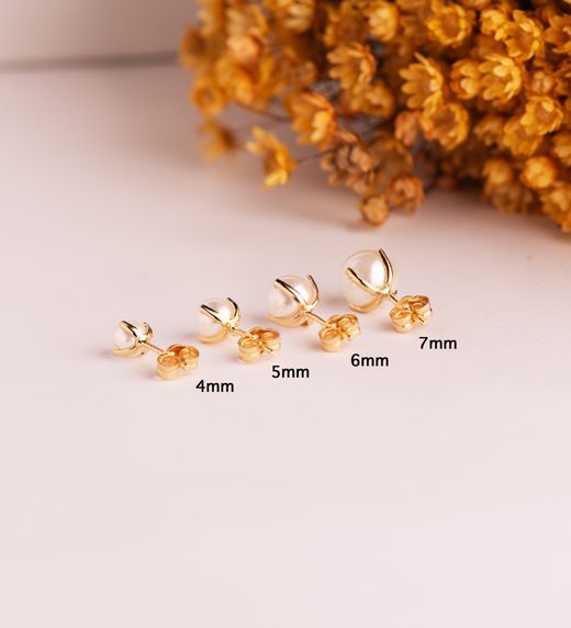 18K Pendientes Oro Amarillo Perla Con 4 Garras. Medida: 6 Mm. Cierre Presion