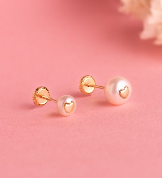 18K Pendientes Oro Amarillo Perla Con Interior De Corazon. Medida: 7 Mm. Cierre Tuerca