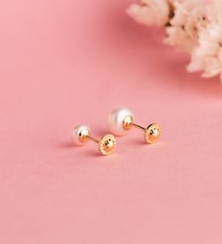 18K Pendientes Oro Amarillo Perla Con Interior De Corazon. Medida: 7 Mm. Cierre Tuerca