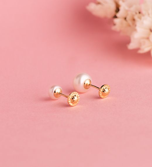 18K Pendientes Oro Amarillo Perla Con Interior De Corazon. Medida: 7 Mm. Cierre Tuerca