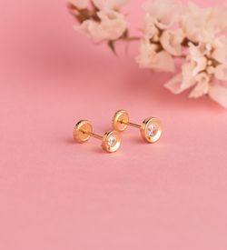 18K Pendientes Oro Amarillo Redondo Concavo Con Circonita. Ancho: 5 Mm. Cierre Tuerca