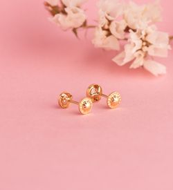 18K Pendientes Oro Amarillo Redondo Concavo Con Circonita. Ancho: 5,5 Mm. Cierre Tuerca
