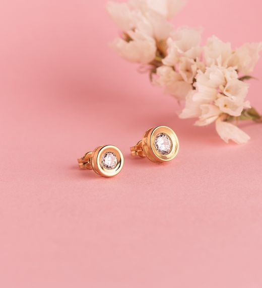 18K Pendientes Oro Amarillo Redondo Concavo Con Circonita. Ancho: 8 Mm. Cierre Presion