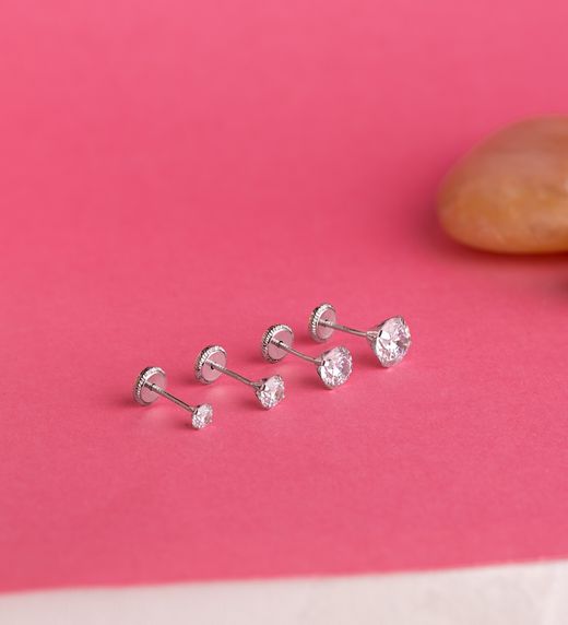 18K Pendientes Oro Blanco 4 Garras Con Circonita. Ancho: 4 Mm Cierre Tuerca