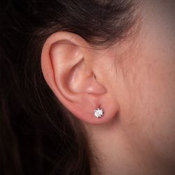 18K Pendientes Oro Blanco 4 Garras Con Circonita. Ancho: 5 Mm Cierre Tuerca