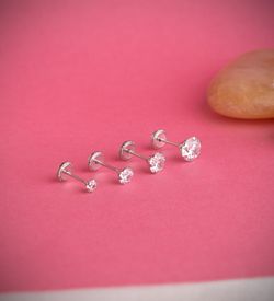 18K Pendientes Oro Blanco 6 Garras Con Circonita. Ancho: 6 Mm Cierre Tuerca