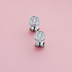 18K Pendientes Oro Blanco Chaton Con 18 Diamantes 7X7 Mm 0.360 Qts Presion