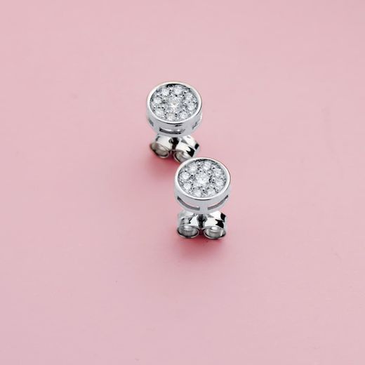 18K Pendientes Oro Blanco Chaton Con 18 Diamantes 7X7 Mm 0.360 Qts Presion