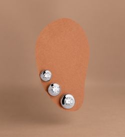 18K Pendientes Oro Blanco Chaton Galeria Con Circonita. Medida: 8,5 Mm. Cierre Presion
