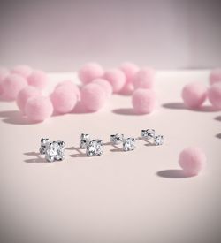 18K Pendientes Oro Blanco Circonita 4Mm Con 4 Garras. Ancho: 4,5 Mm. Cierre Presion